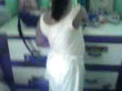 आजीला मोठे लंड असलेल्या तरुणांमधून जीवनशक्ती चोखणे आवडते.