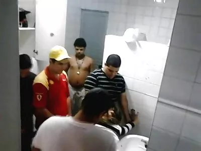 ग्रेट पॉर्नस्टार आनंददायक ब्लोजॉब देतो आणि ड्रिल होतो