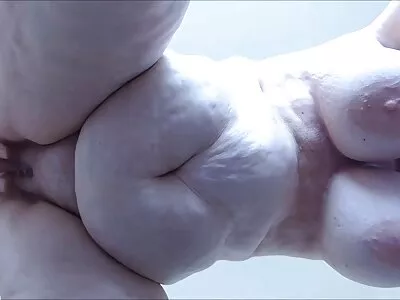 तिच्या योनी मध्ये होण्याआधी आश्चर्यकारक गोरा polishes knob