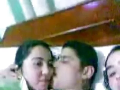 मुलीचे प्रलोभन चांगले गेले आणि पोर्नोग्राफरला मौल्यवान twat मिळाले