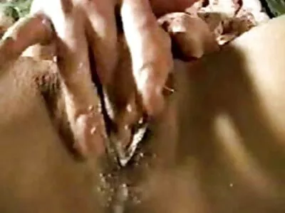 मैत्रिणींकडे रात्री खेळण्यासाठी भरपूर सेक्स टॉय असतात
