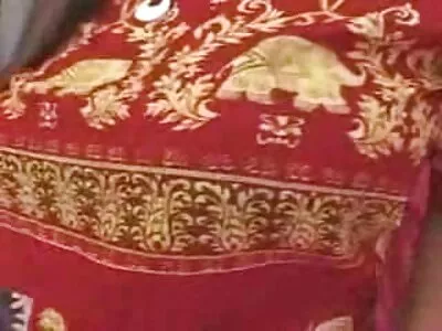 लॅटीना मध पलंगावर एक मोठा डिक खाऊन टाकतो