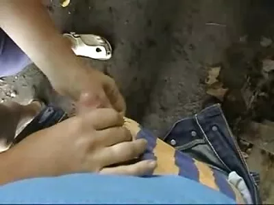 तिच्या उत्सुक तोंडाने त्याच्या लंडवर उपचार केल्यानंतर, ब्लोकने तिला दणकायला सुरुवात केली