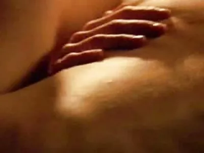 वर्कआउट नंतर स्कीनी श्यामला बॉयफ्रेंडच्या लंडवर उड्या मारते