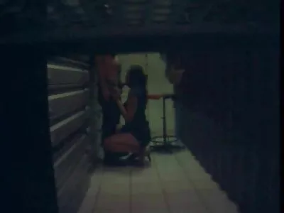 श्यामला सेनानी रिंग मध्ये रेफरी द्वारे fucked आणि चाटले
