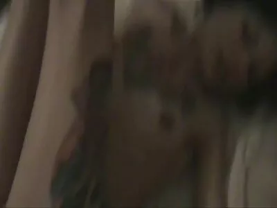 हे जोडपे प्रेमात वेडे आहे आणि ते खूप तापट आहेत